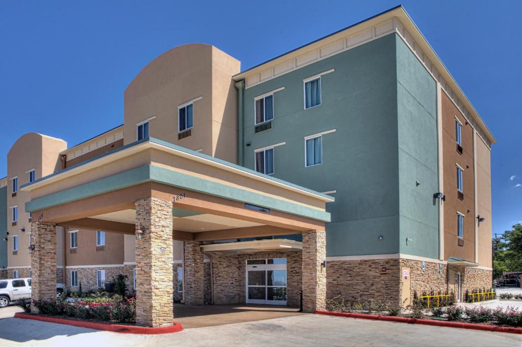 Comfort Inn & Suites White Settlement-Fort Worth West TX Main image 2